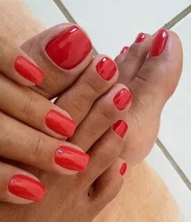 Коралловый цвет педикюр