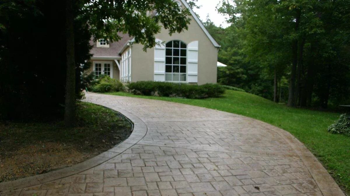 Подросток дороги к дому. Дорожка к дому. подъездная дорожка к дому. подъездная дорожка к гаражу. подъезд к дому.