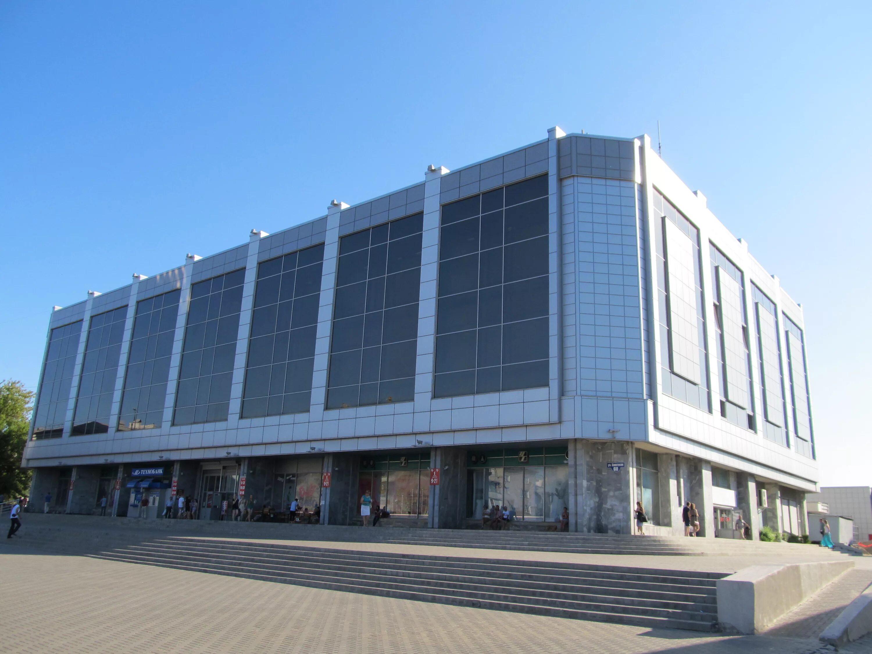 плаза гомель универмаг. новый универмаг гомель. гомель ул советская 20. новый универмаг гомель. ассортимент блендеров в универмаге гомель.