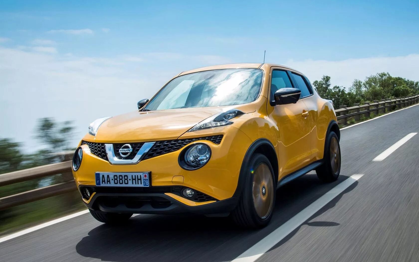 Ниссан жук безопасность. Nissan Juke. Nissan Juke 2014 rest. Nissan Juke 2014-2019. Ниссан Жук 2015.