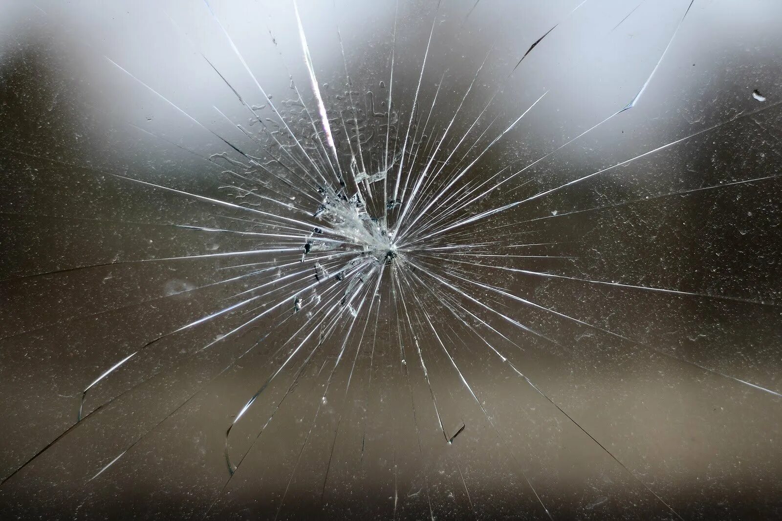 Стеклянные трещины. Разбитое стекло. Трещина стекла. Трещина на стекле текстура. Трещины разбитого стекла.