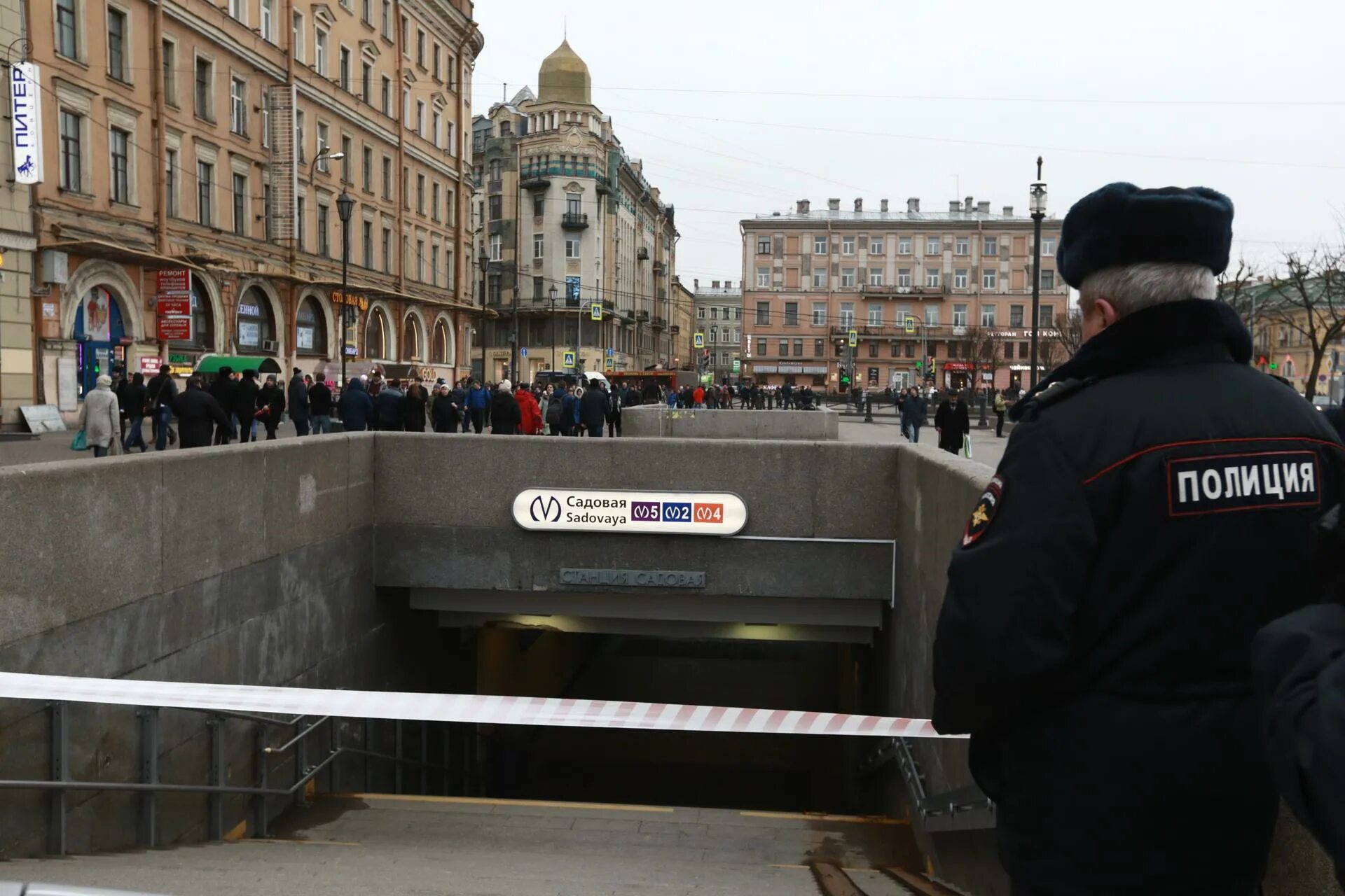 Стрельба на Сенной площади СПБ. Отдел полиции Сенная площадь. Стрельба в Питере 3 октября. Стрельба на сенной