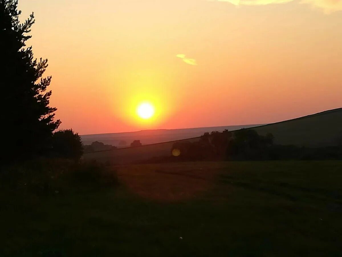 Заря. Природа рассвет. Красивый рассвет. Утренняя заря. Заря светит.