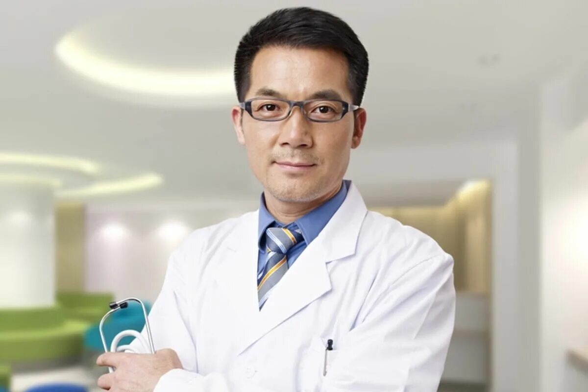 Доктор филиппинец. Доктор Вонг Индонезия. Доктор китаец.