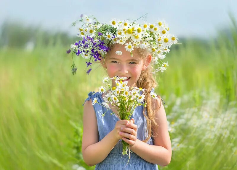 ромашка для детей. дети в ромашковом поле. девочка ромашка песня детская. Sorokin девочка ромашка песня. девочка ромашка песня детская.