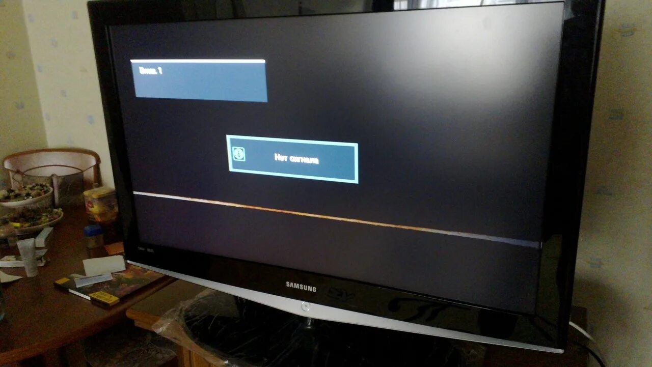 Черная полоса на телевизоре самсунг. Горизонтальные полосы на телевизоре Samsung. Samsung le32c454e3w полосы горизонтальные. Белые полосы на телевизоре Samsung горизонтальные. Горизонтальные полосы телевизоре самсунг