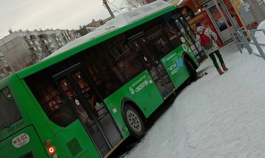 Общественный транспорт челябинска в реальном времени. Челябинский автобус. Зеленый автобус Челябинск. Новые автобусы Челябинск. Чистый автобус.