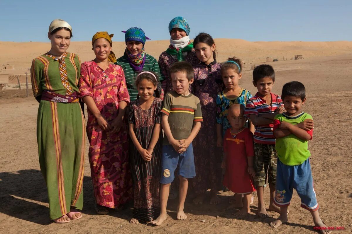 Туркменистан Туркмен туркменка нация. Туркмения люди туркмены. Ашхабад Туркмения люди. Туркменистан деревни. Сколько туркмен