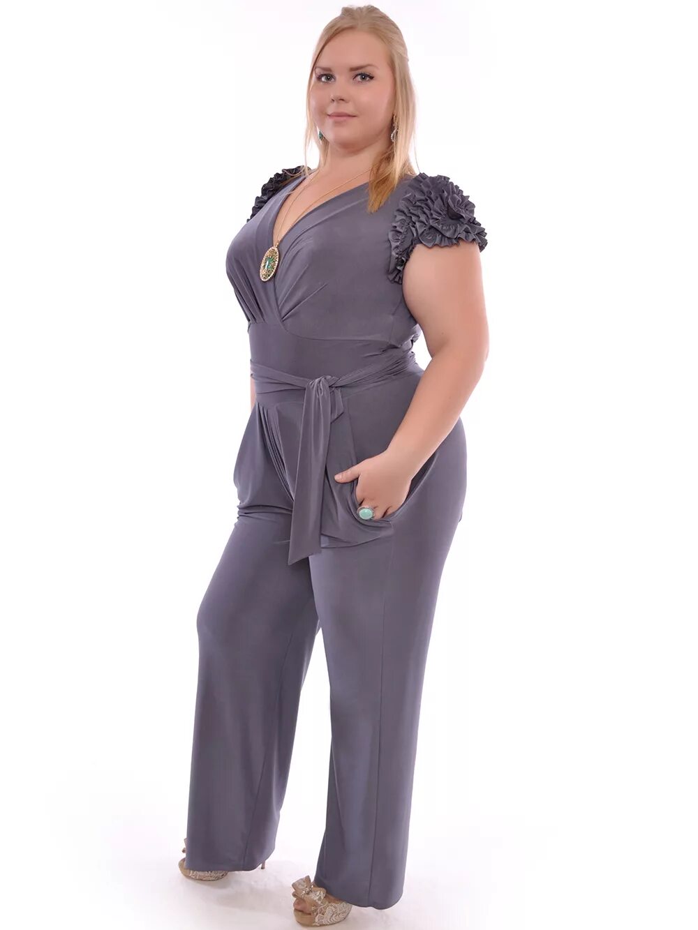комбинезон женский для полных. летние комбинезоны для женщин больших размеров. комбинезон женский большого размера. комбинезоны женские 54 размер. брючный костюм из штапеля на лето.