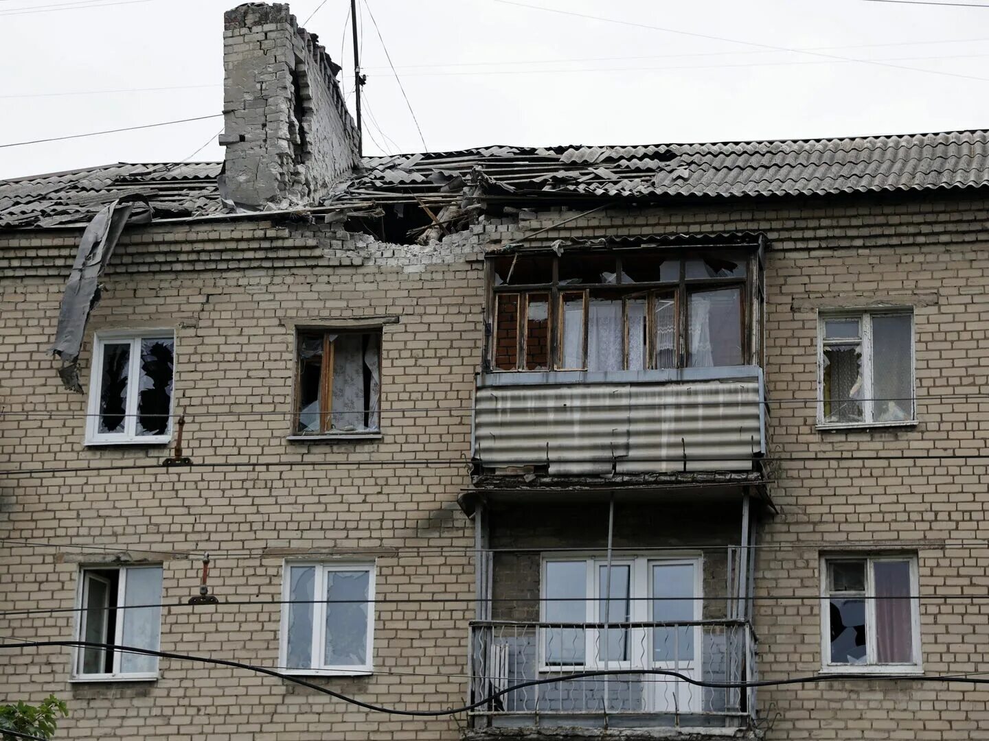 Обстрел областей со стороны украины сегодня. Ветхие дома. Разрушенный дом. Донецк разрушения.