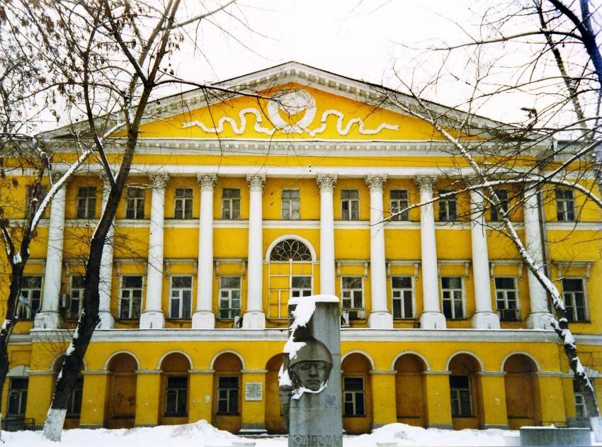 Институт иностранных языков имени мориса тореза. Мориса тореза институт иностранных языков в москве. Мглу имени мориса тореза. Мглу имени мориса тореза. Мглу тореза.