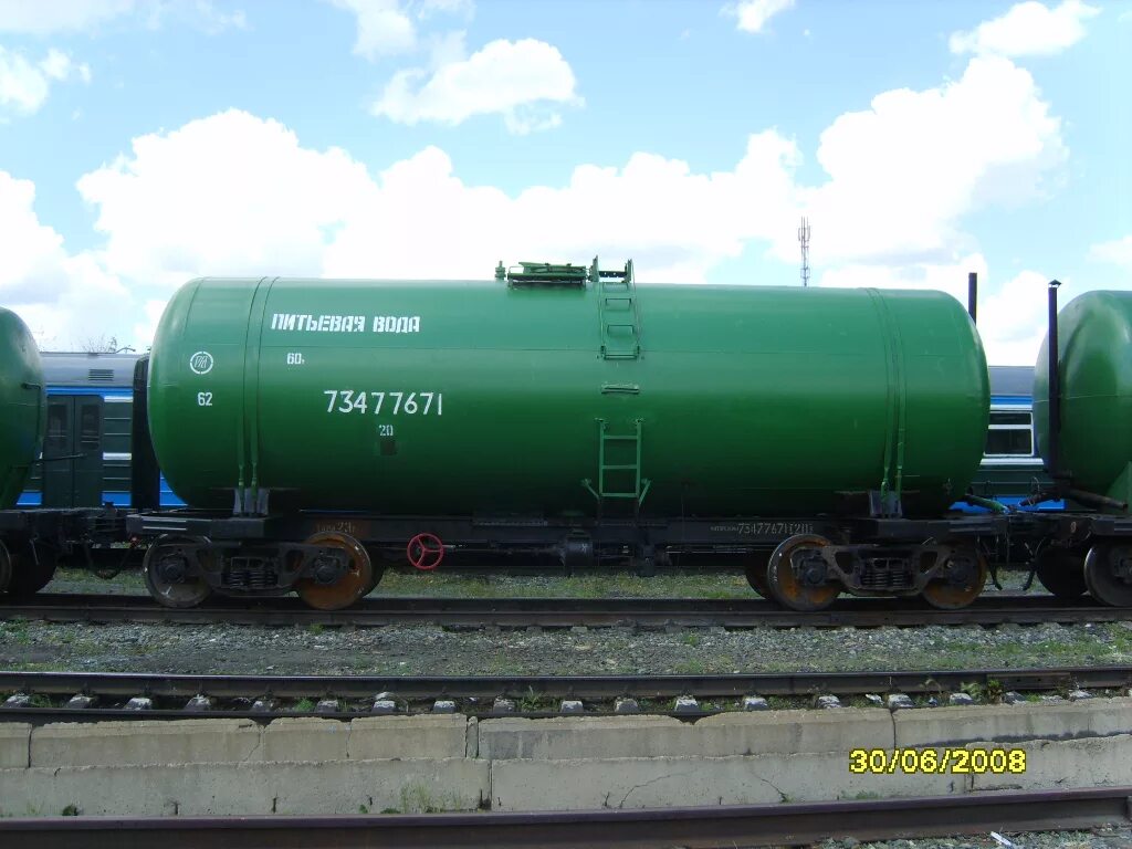 нефтебензиновая вагон цистерна. вагон цистерна метанол. цистерна двухосная железнодорожная. д. контейнер для наливных грузов.