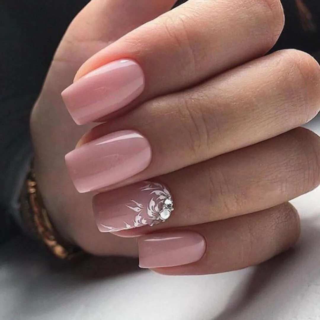 нежный розовый маникюр на короткие ногти. нежно розовый маникюр. маникюр розовый с полосками. маникюр на короткие квадратные ногти розовые. розовый маникюр на короткие ногти.