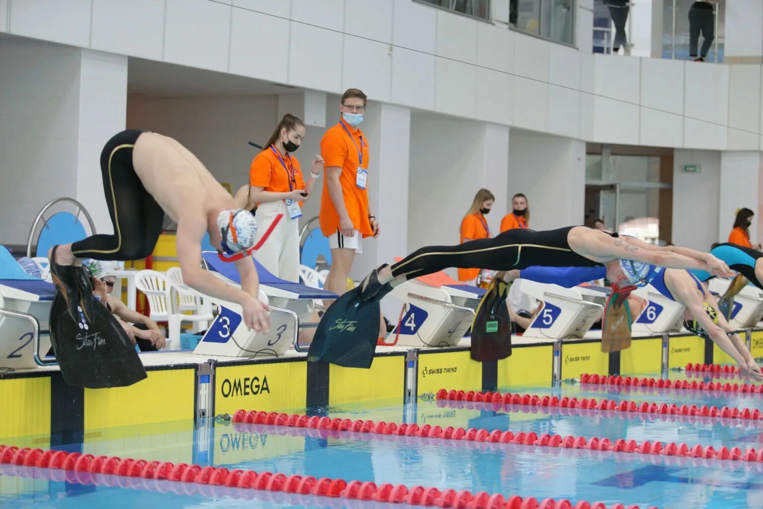 Плавание в ластах спб. Плавание в ластах спб. Чемпионка мира по плаванию в ластах. Плавание в ластах спб. Плавательный бассейн.