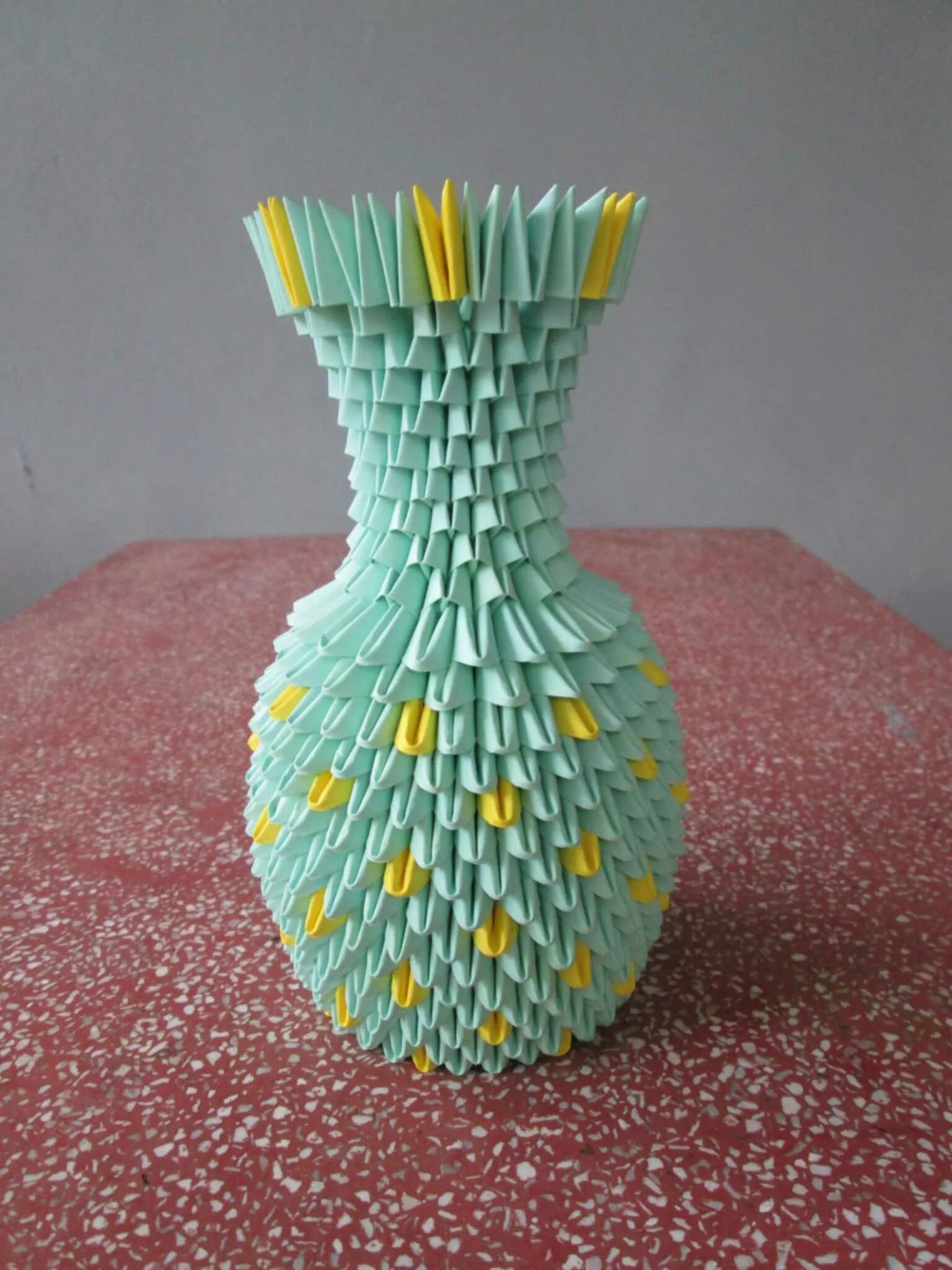 Модульное оригами ваза с цветами. Модульные оригами ваха. Как сделать вазу легко