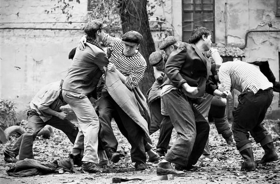 День хулигана. Прикольная открытка для мальчика. День хулигана. Уличные пацаны. Скинхеды англия 80-е.