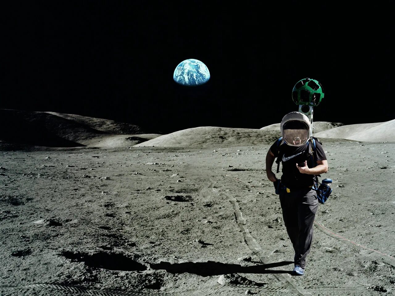 Walking on the moon. Вид с Луны. Луна фото. Человек на Луне. Вид земли с Луны.