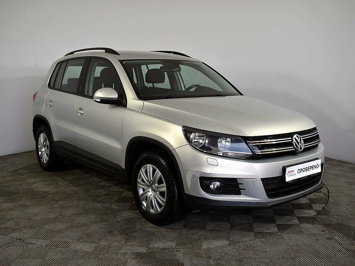 Купить фольксваген тигуан цены. Фольксваген Тигуан 2012 серебристый. Volkswagen Tiguan серебристый. Volkswagen Tiguan 1 Рестайлинг. Серебристый Тигуан 1.