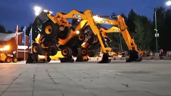 Танец экскаватора видео