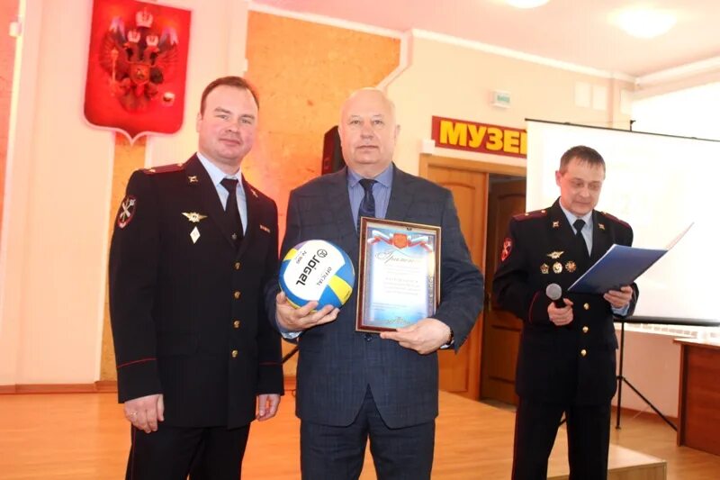 Картуесов александр анатольевич гу мвд. Начальник омвд златоуст. Начальник муниципальной полиции златоуста. Омвд златоуст. Омвд златоуст.