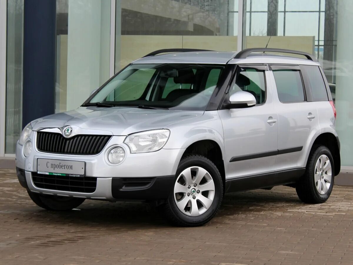 Шкода йети с пробегом. Skoda yeti 1.2. шкода етти 2011. шкода етти серебристая. шкода йети 1 2011 года.