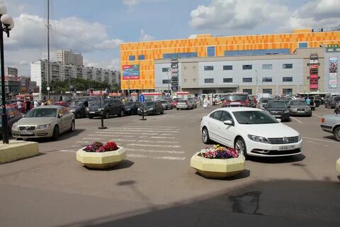 Парковка тц москва