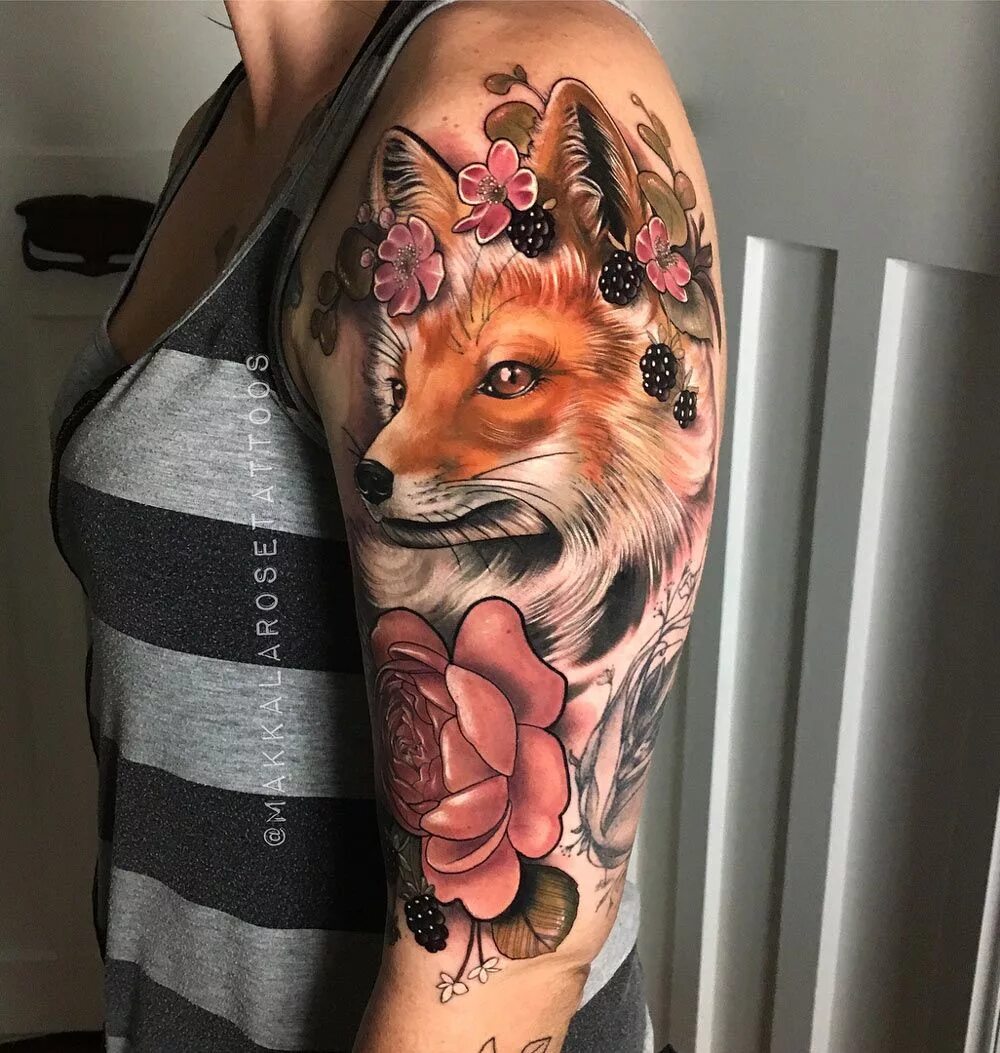 Flower foxes. Тату лиса. Тату лиса с лисенком. Тату лисы на руке. Тату лисы цветная.