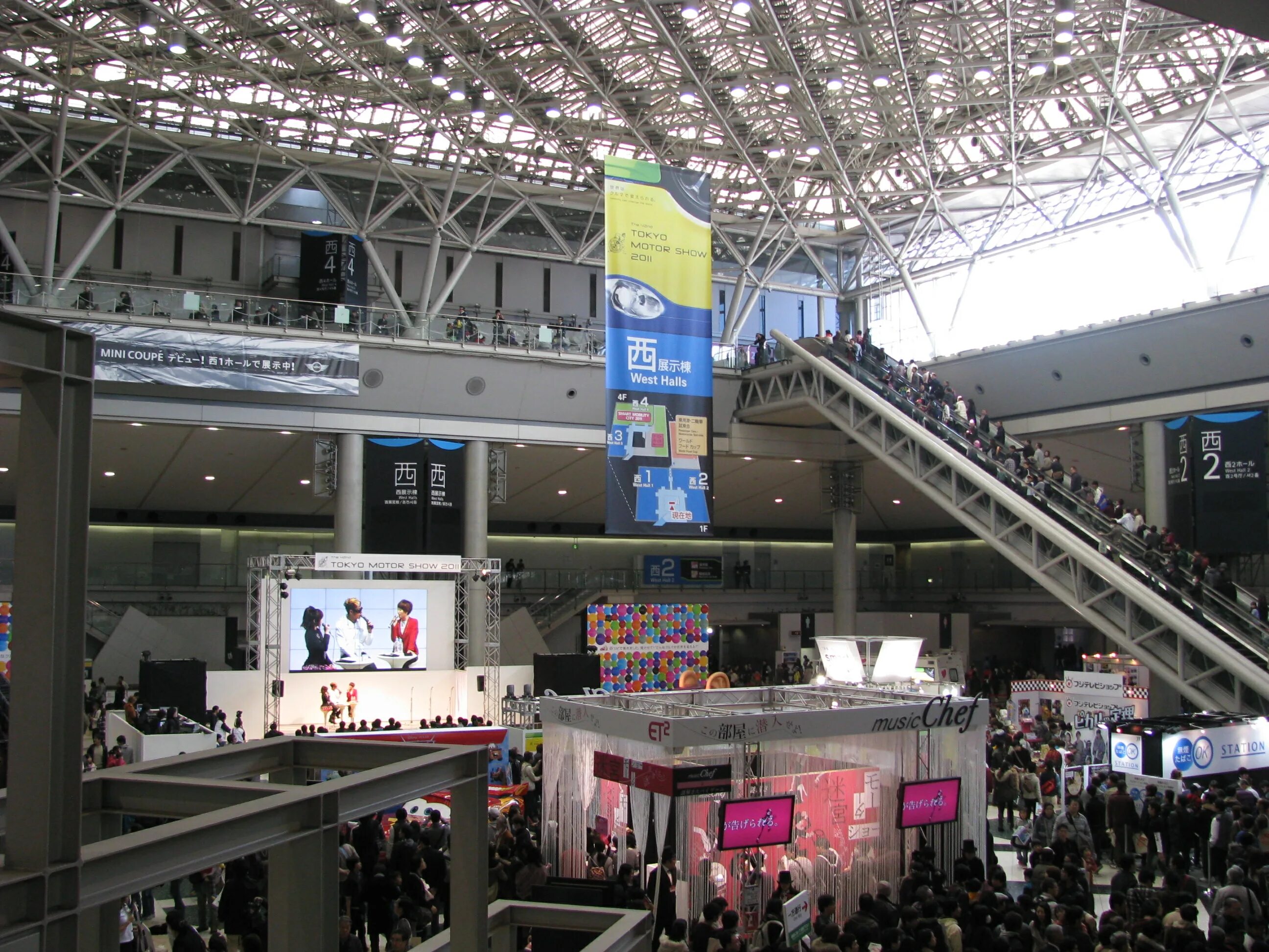 Международный выставочный центр Токио. Выставочный центр Токио big Sight.. Tokyo big Sight внутри. Международный выставочный центр Токио внутри. Tokyo big