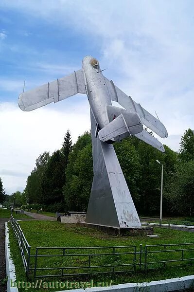 Наро фоминск самолет. Парк самолет Наро-Фоминск. Памятники Наро-Фоминск. Наро-Фоминск памятник парк Победы.
