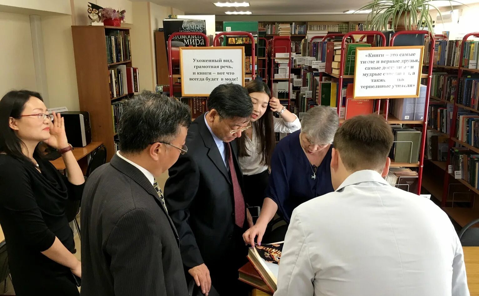 Центр китайского языка и культуры. Центр китайского языка. Курсы китайского языка. Иероглиф. Центр китайского языка.