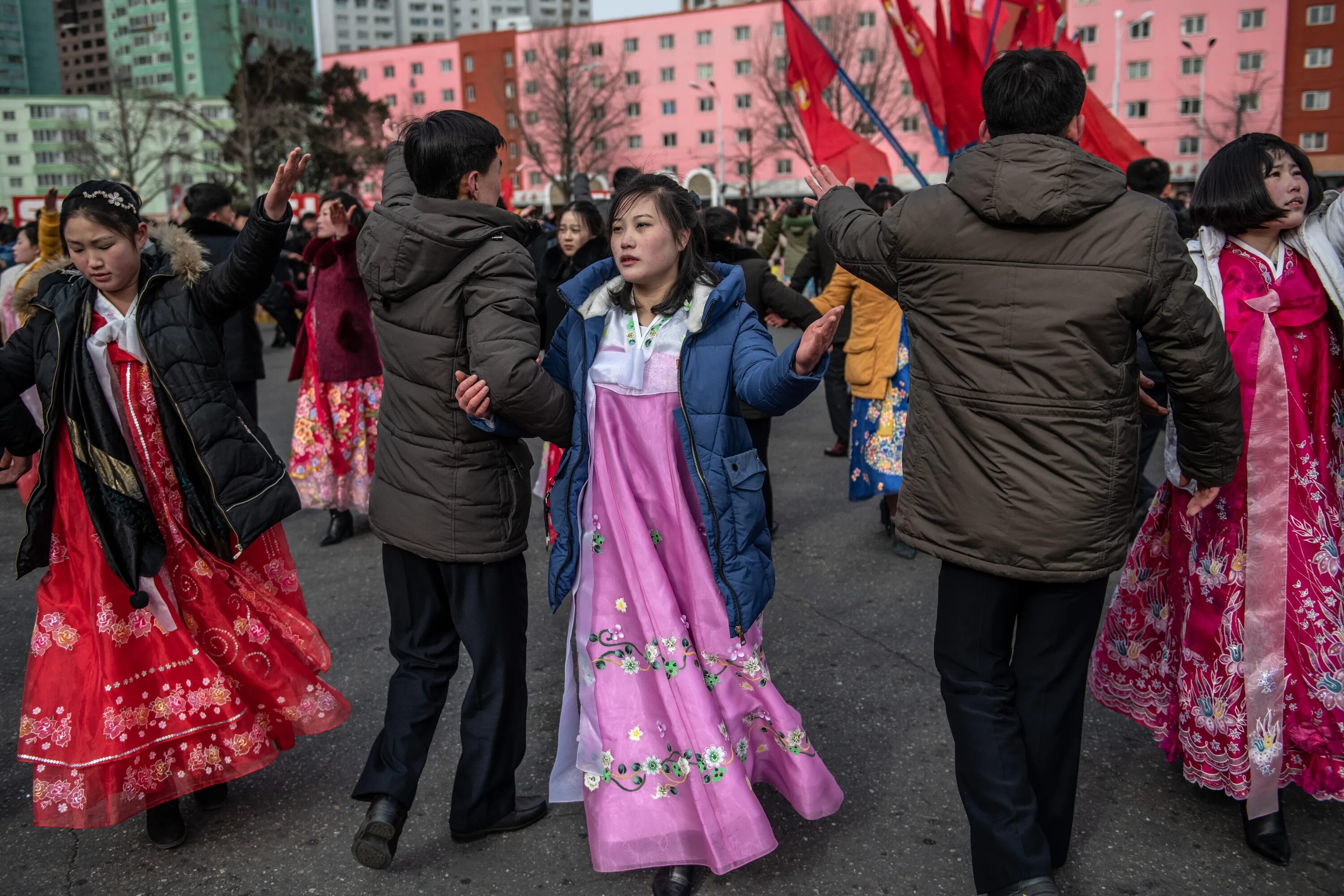 Повседневная северная корея. Повседневная северная корея. Повседневная северная корея. Северная корея фото повседневной жизни. Северные корейцы повседневная жизнь.