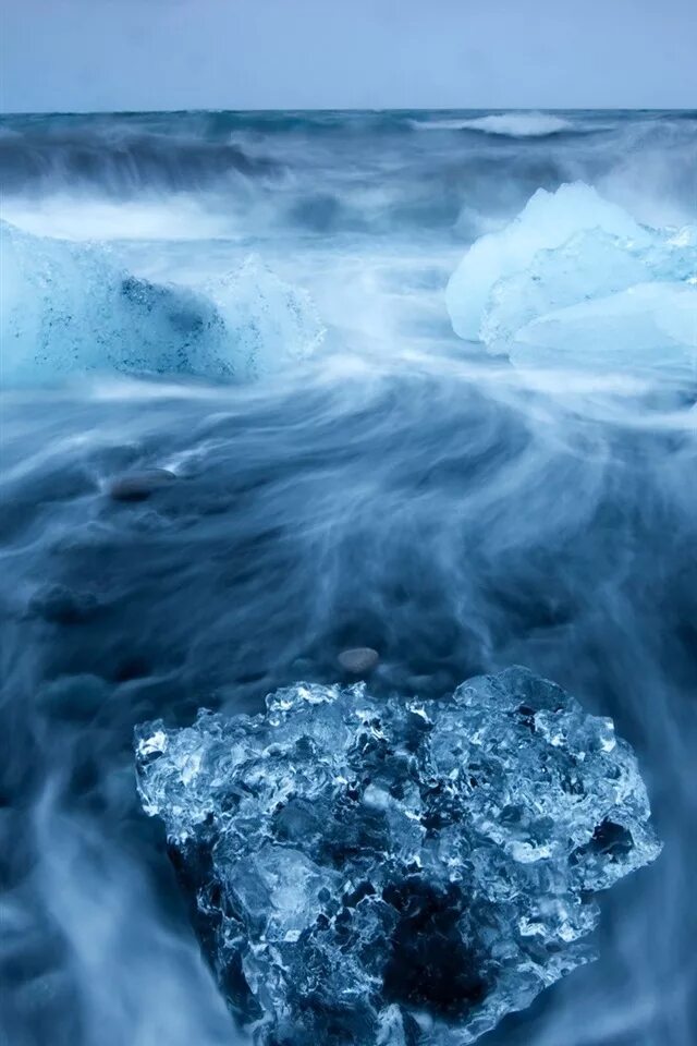 Синяя холодная вода. Ледяное море. Глыба льда. Лед на море. Холодные моря.