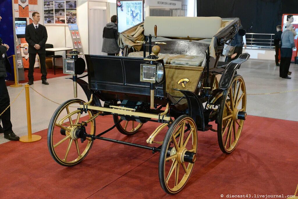 Первый автомобиль в москве. Автомобиль Яковлева и фрезе 1896 год. Первый автомобиль России 1896г. Первый автомобиль 1896. Первый российский автомобиль Яковлева и фрезе 1896.