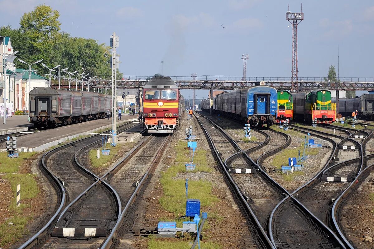 дизель поезд д1 ссср. жд вокзал белгород. тг16 сахалин. эс104. станция лозовая харьковская область.