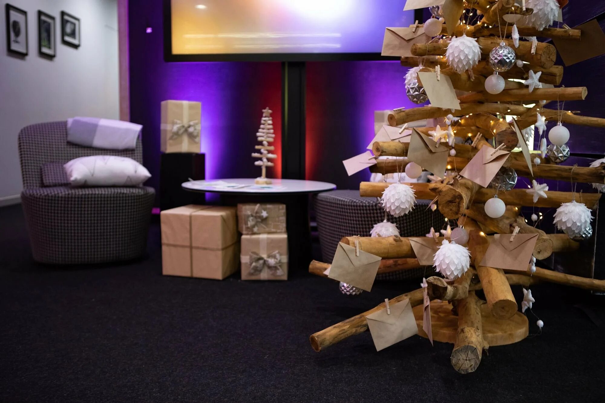 Креативные решения в офисе. Декор для офиса. Креативное украшение офиса. Креативное украшение офиса. Украшение офиса на новый год.