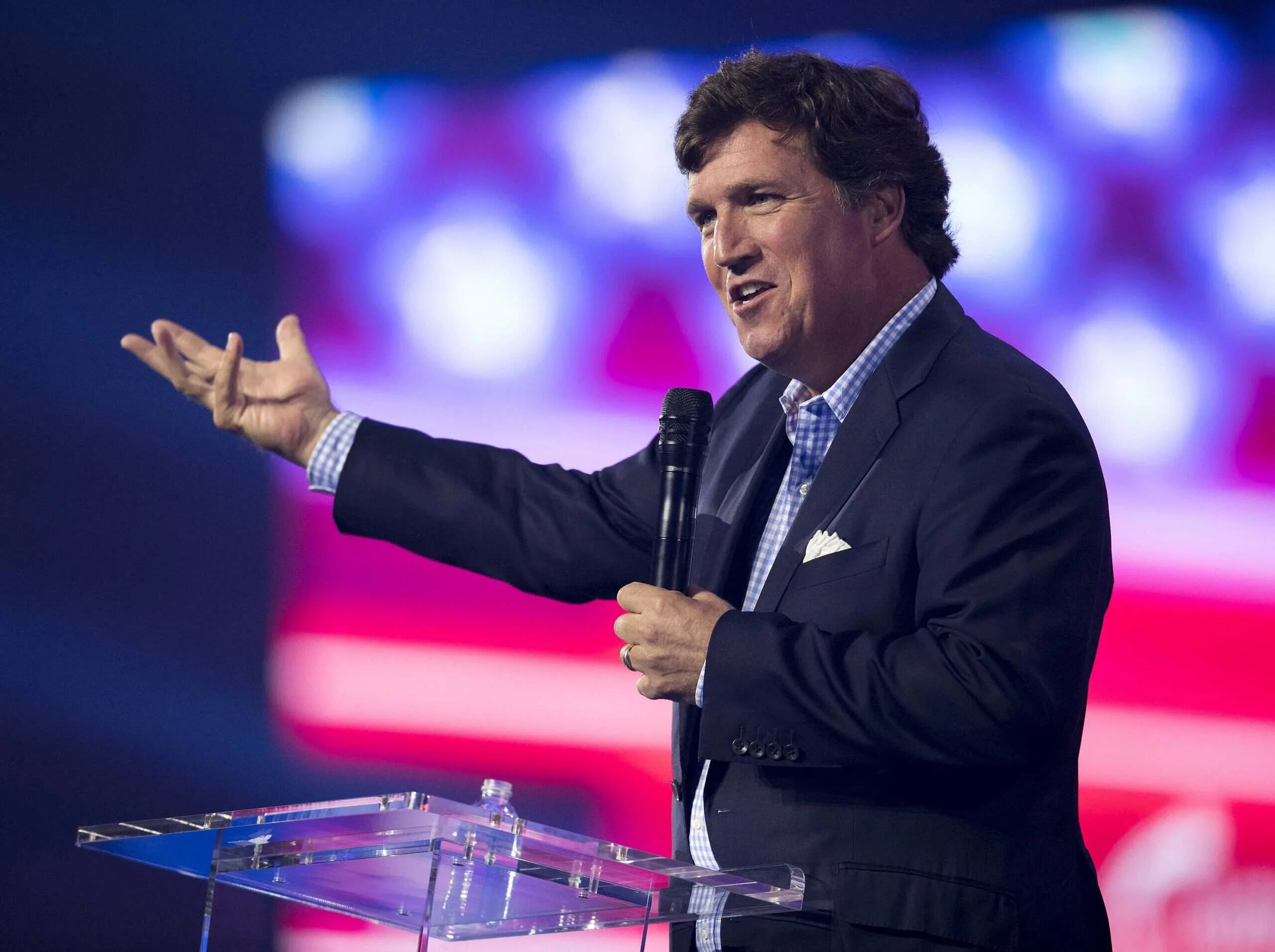 Интервью такера карлсона сколько просмотров. Такер fox news. Американский журналист карлсон такер последние выпуски. Интервью такера карлсона сколько просмотров. Такер карлсон и байден.