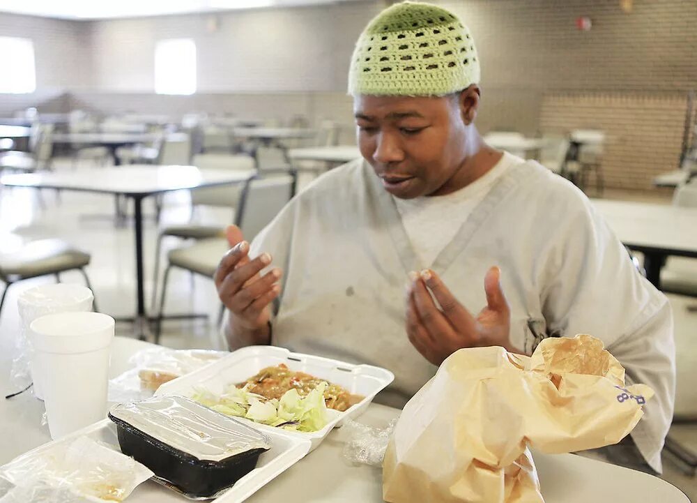 Мусульмане в тюрьмах. Еда в американских тюрьмах. Еда в тюрьме США. Питание в тюрьме США.