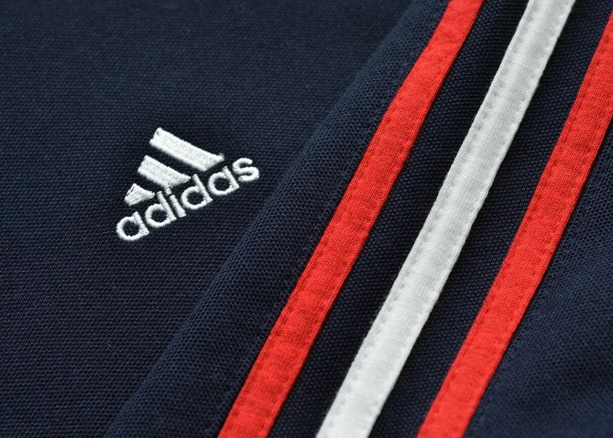 Какой адидас лучше. The brand with the 3 Stripes adidas лого. Adidas brand Stripes. Adidas обои. Адидас лого.