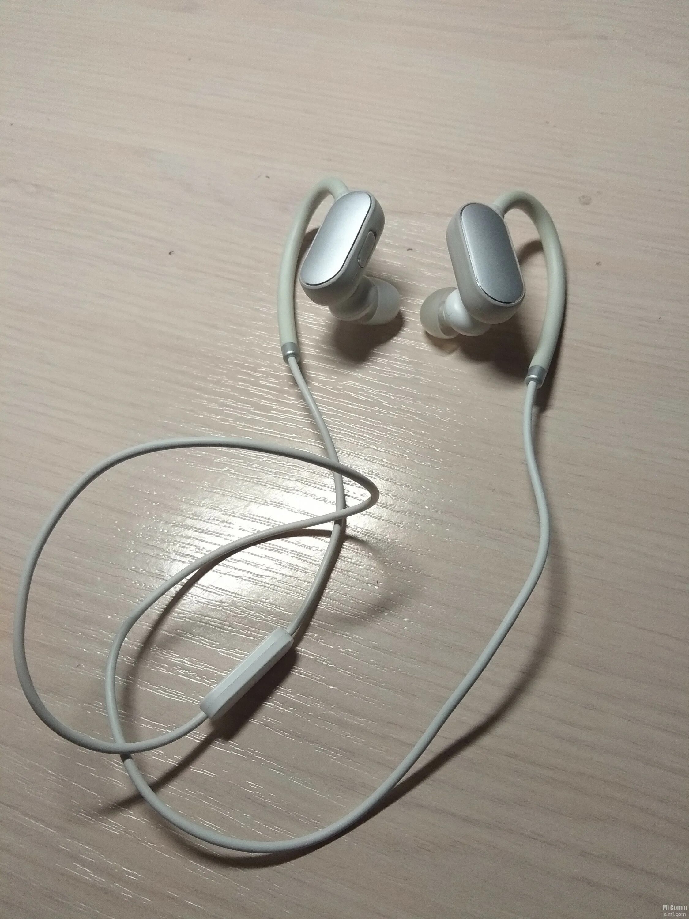 Наушник горит красным. Наушники для xiaomi 11 lite. сгоревшие наушники. блютуз наушники не горят. блютуз наушники не включается.