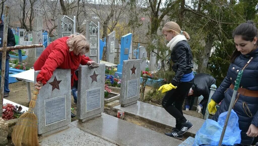 Когда можно на кладбище перед пасхой 2024. Кладбище Ставрополь. Новое кладбище Ставрополь. Пасха на кладбище. Кладбище города Ставрополя.