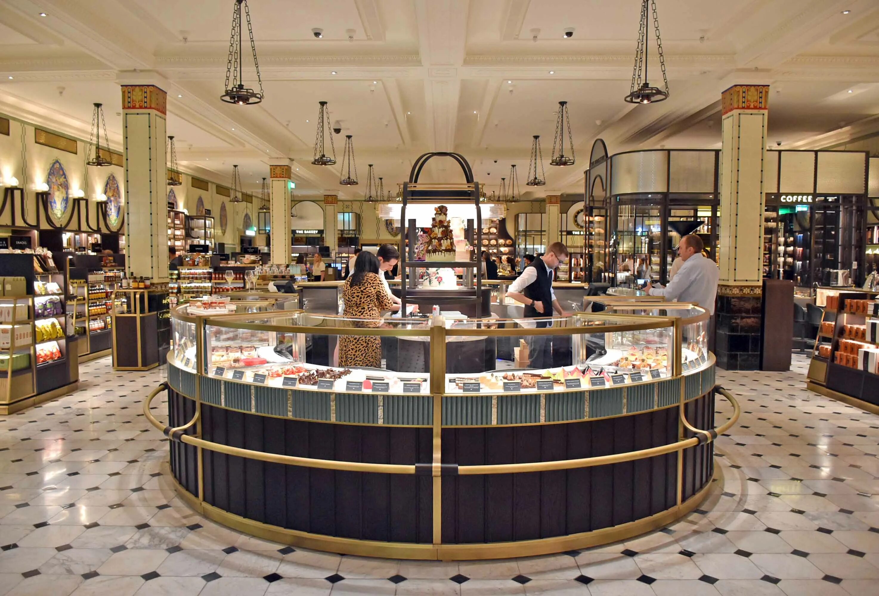 Универмаг в лондоне. Универмаг хэрродс. универмаг harrods в лондоне. лондон универмаг хэрродс внутри. харродс лондон отделы.