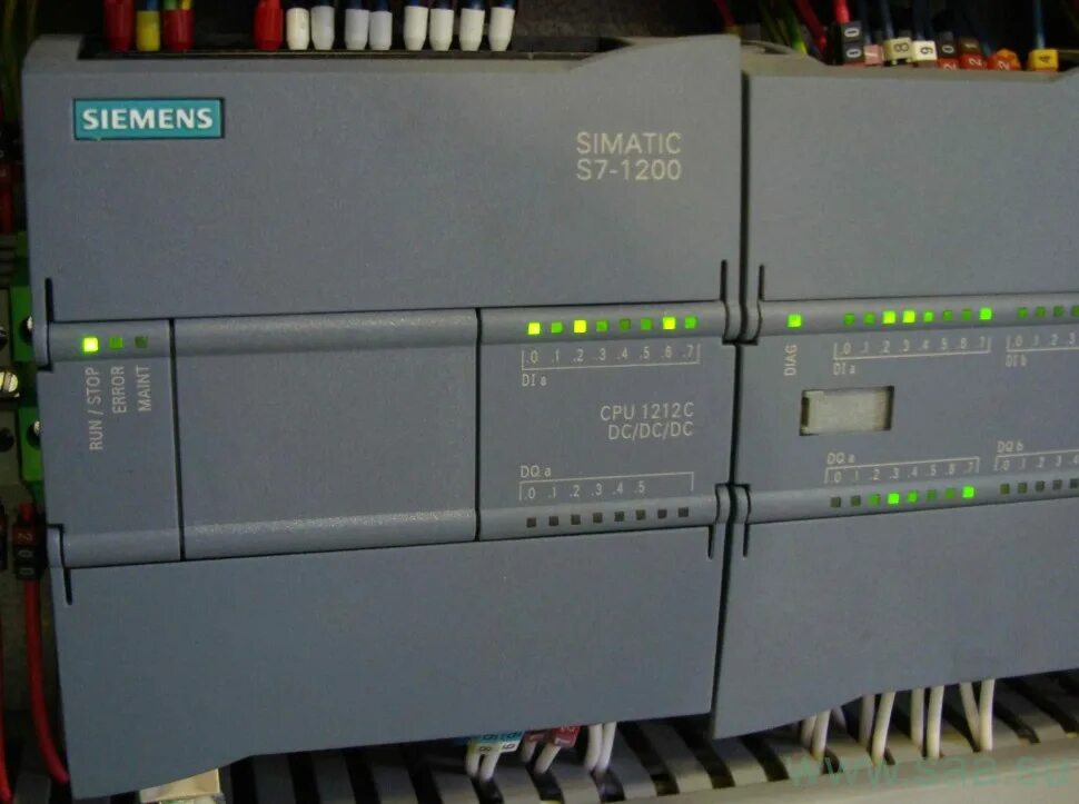 Siemens simatic s7 1200. PLC 1200 Siemens. Siemens 1200 контроллер. Контроллер Siemens SIMATIC s7-1200.