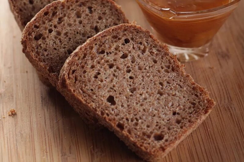 Хлеб из пророщенной пшеницы. Хлеб из пророщенной пшеницы без муки. Хлеб из пророщенных зерен. Хлеб из пророщенного зерна пшеницы.