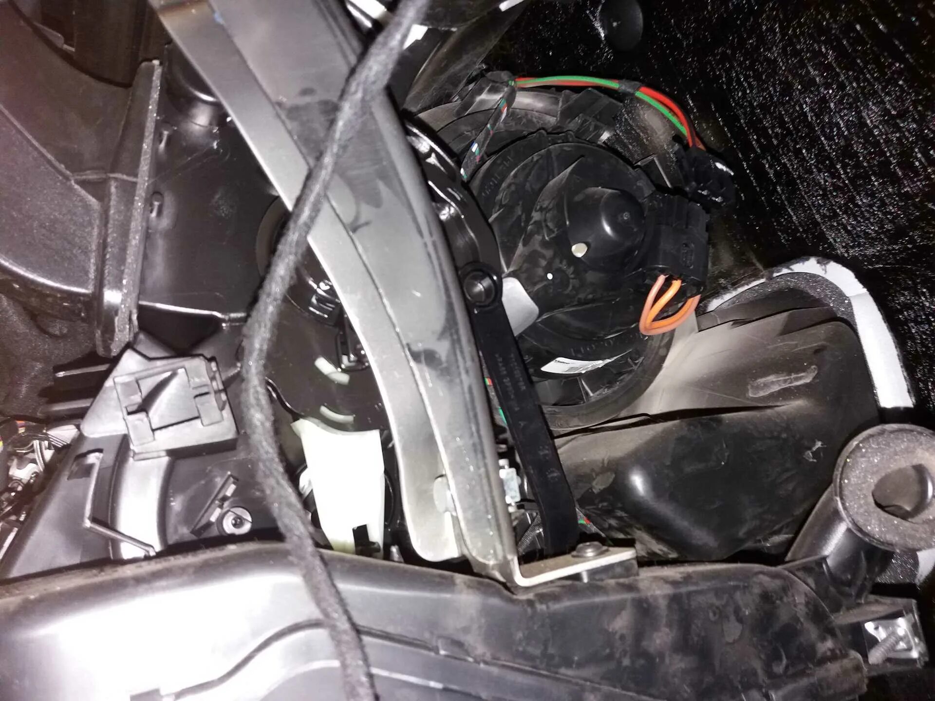 Радиатор печки веста 1. Радиатор печки отопления салона лада икс рей. Заслонки печки лада веста. Лада веста краник печки. Радиатор печка лада xray.