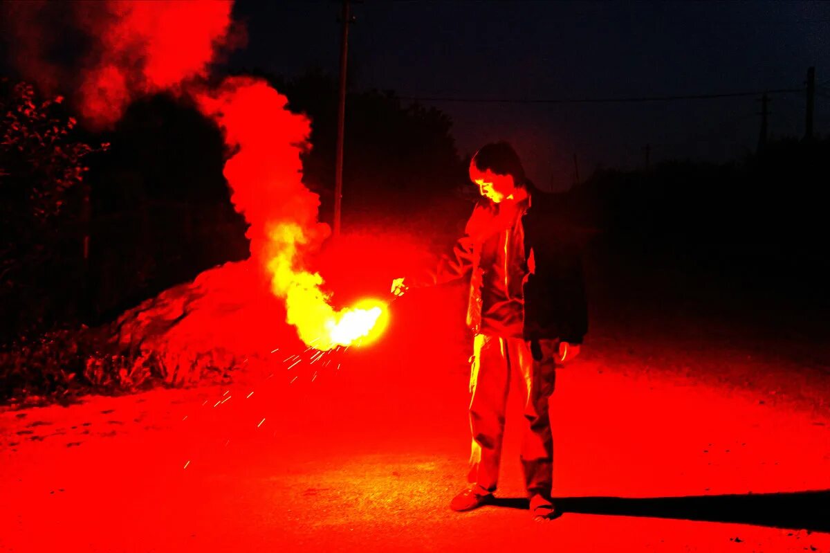 Фальшфейер сигнальный. Фальшфейер: «огонь зелёный». Автомобильный фальшфейер. Японский фальшфейер. Фальшфейер сигнальный красного огня.