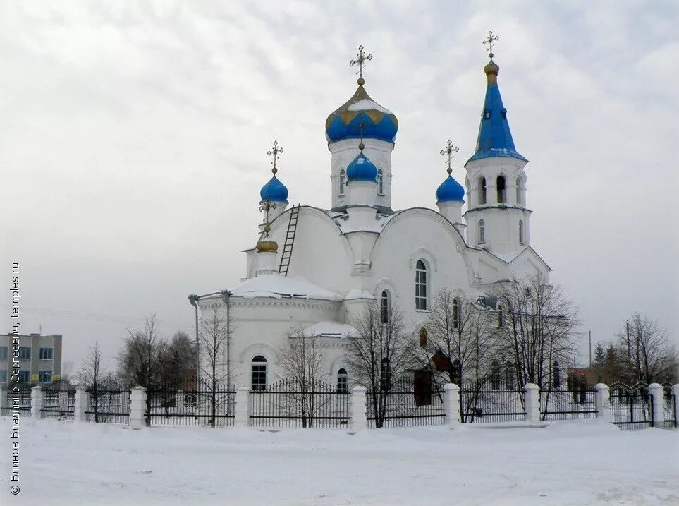 Погода в ленинск кузнецке. Церкви Ленинска-Кузнецкого. Храмы Ленинска-Кузнецкого. Ленинск-Кузнецкий село красное храм Святой Троицы. Церковь села красное Ленинск Кузнецкий район.