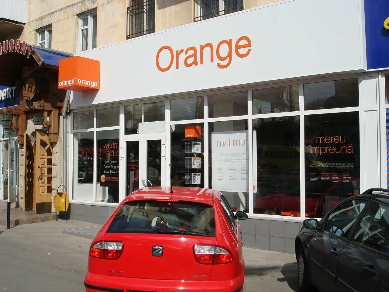 Оранжевые логотипы компаний. Связь оранжевый. Оранжевые компании. Связь оранжевый. Orange связь в молдове.