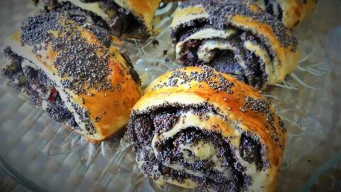 Булочки с маком из слоеного теста