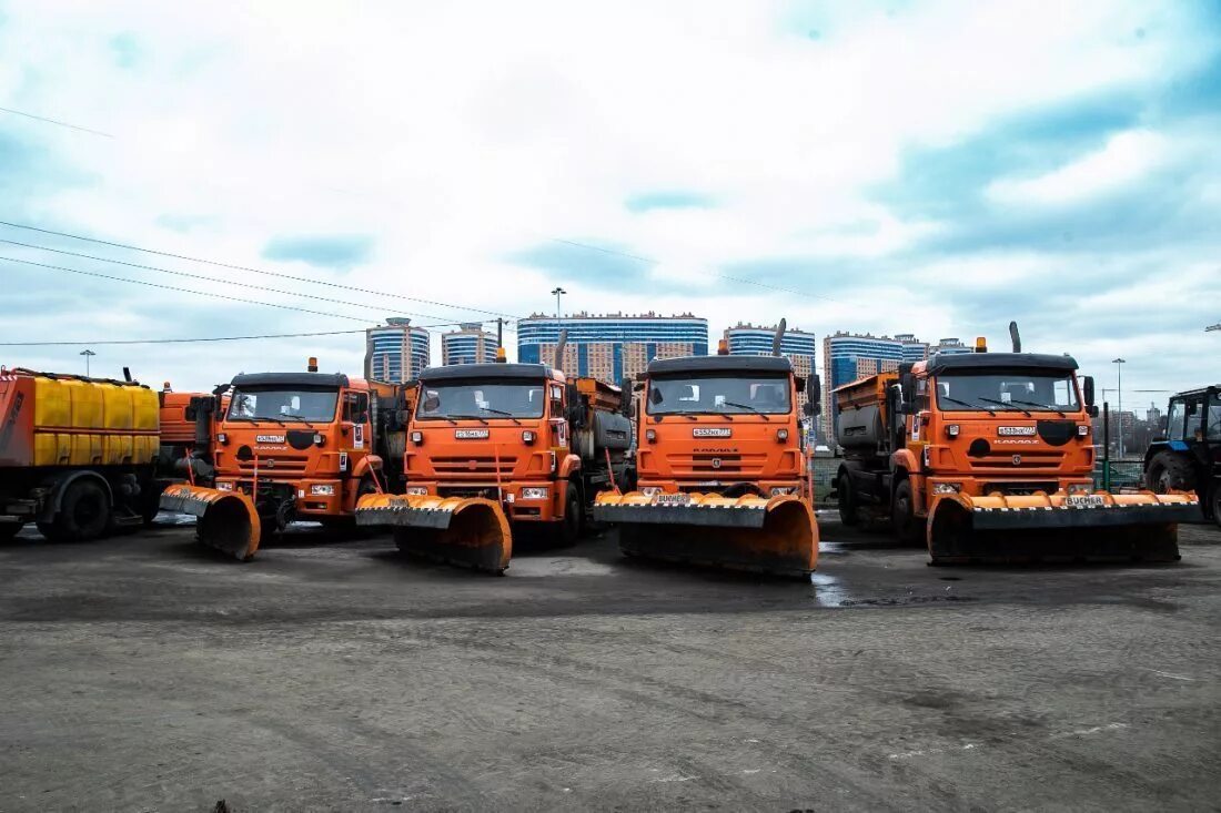 гбу автомобильные дороги южного административного округа. база дорожной техники. эстакада. гбу автомобильные дороги мкад. парад техники в москве гбу.