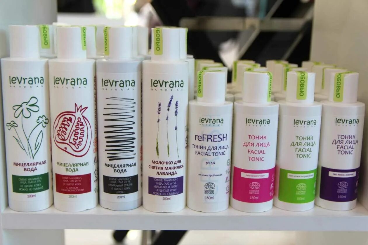 топ брендов косметики. Clinique уходовая косметика набор. уходовая косметика марки. бренды косметики для лица. американская декоративная косметика.